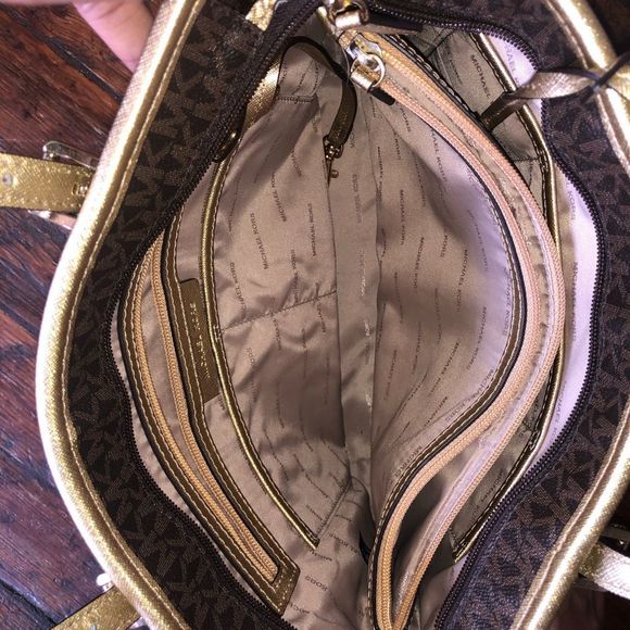 MICHAEL MICHAEL KORS 'snap Pocket' Bag In DARK Brown / GOLD, MSRP $198 - Picture 7 of 9